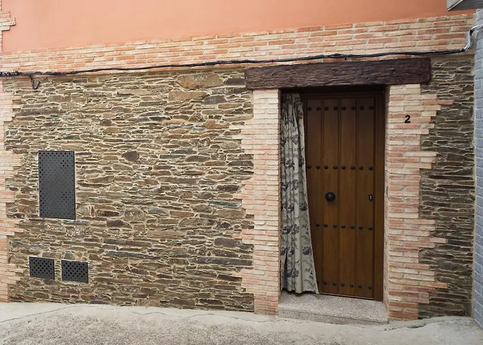 托内勒斯酒店 *