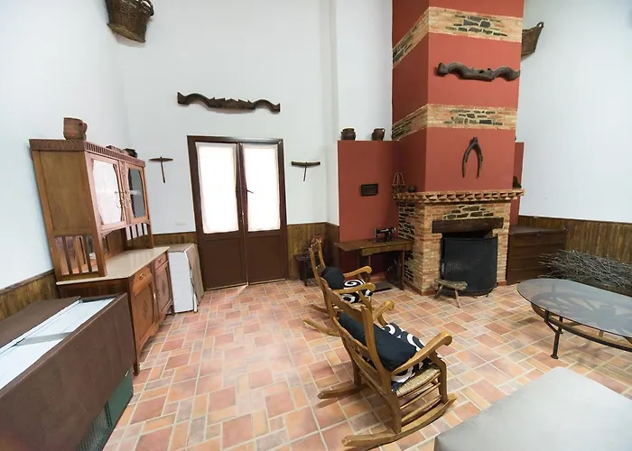 托内勒斯酒店 *