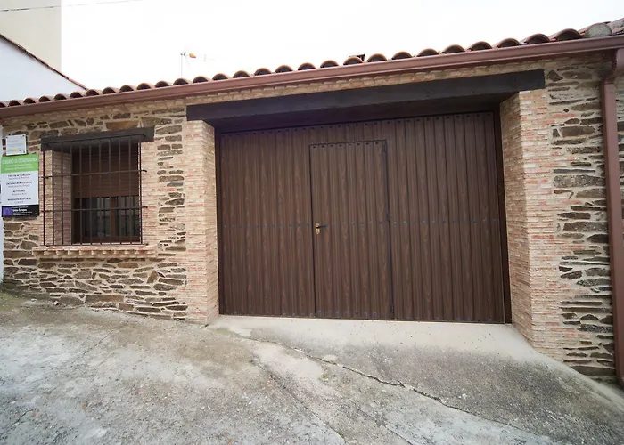 托内勒斯酒店 *